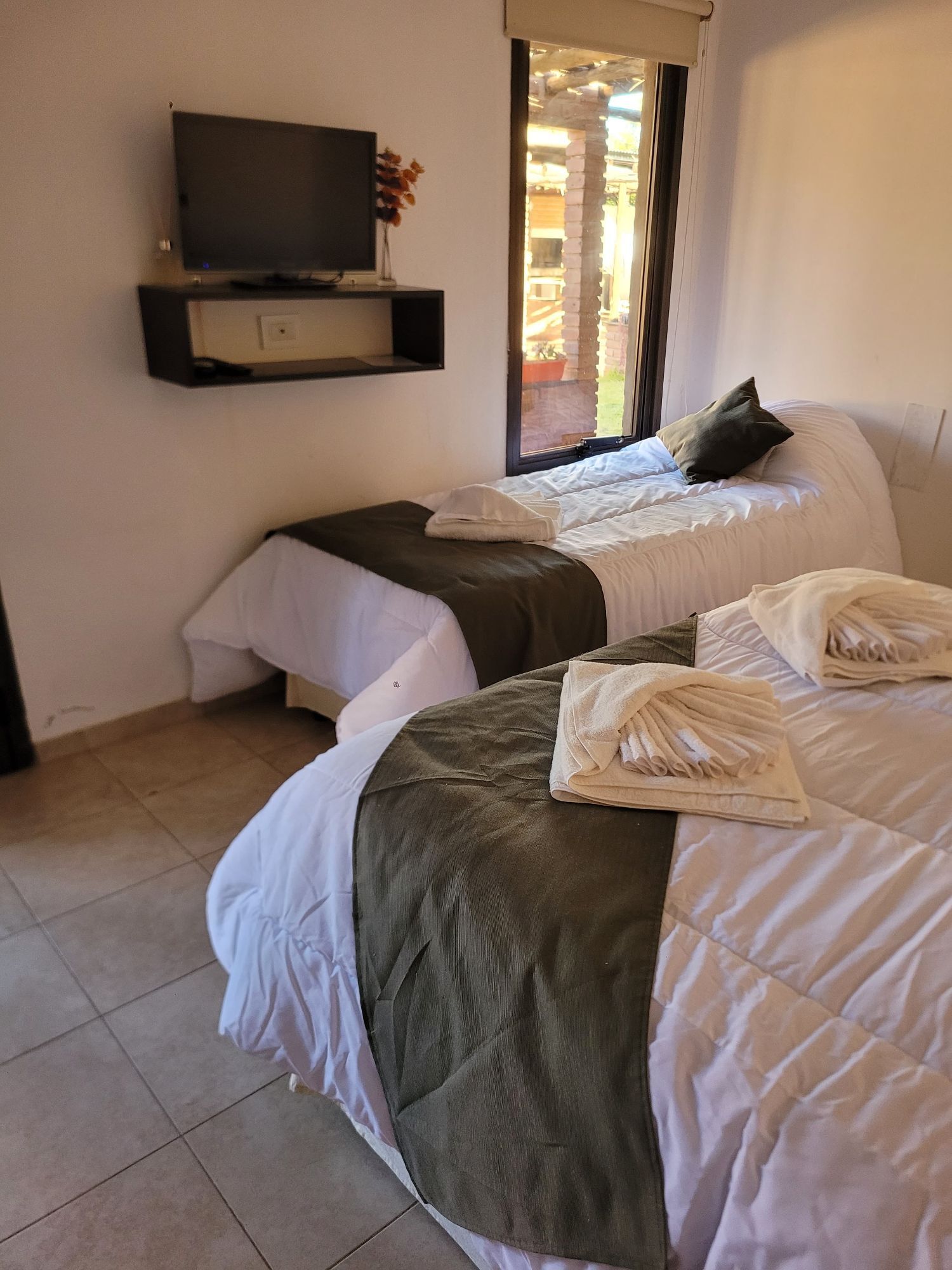 Detalle de ropa de cama y almohadas