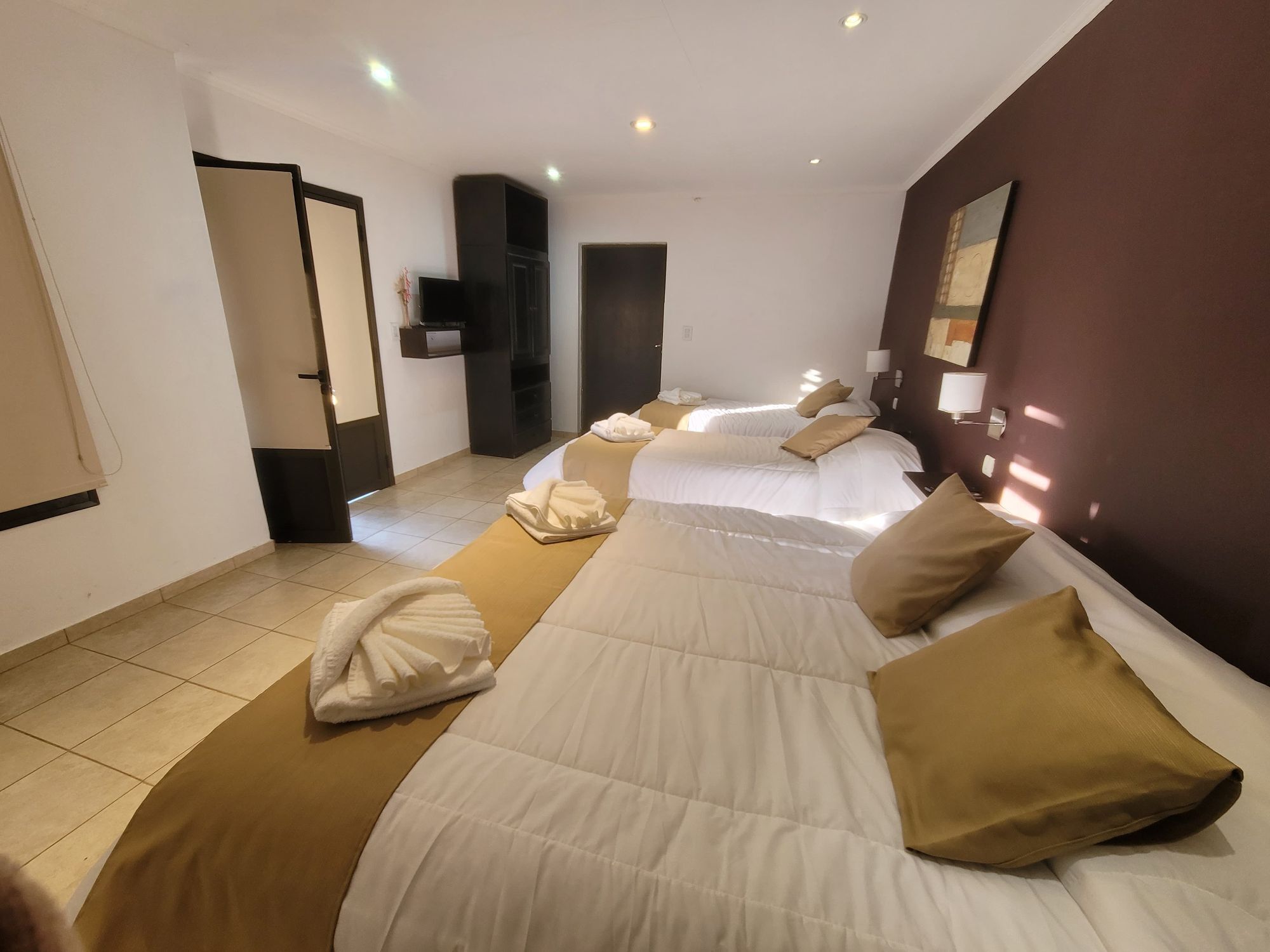 Habitación cuádruple con cuatro camas